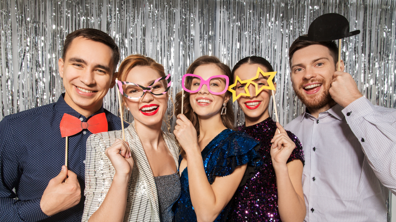 How To Choose The Perfect Photo Booth For Your Next Corporate Event | Boothking.com
